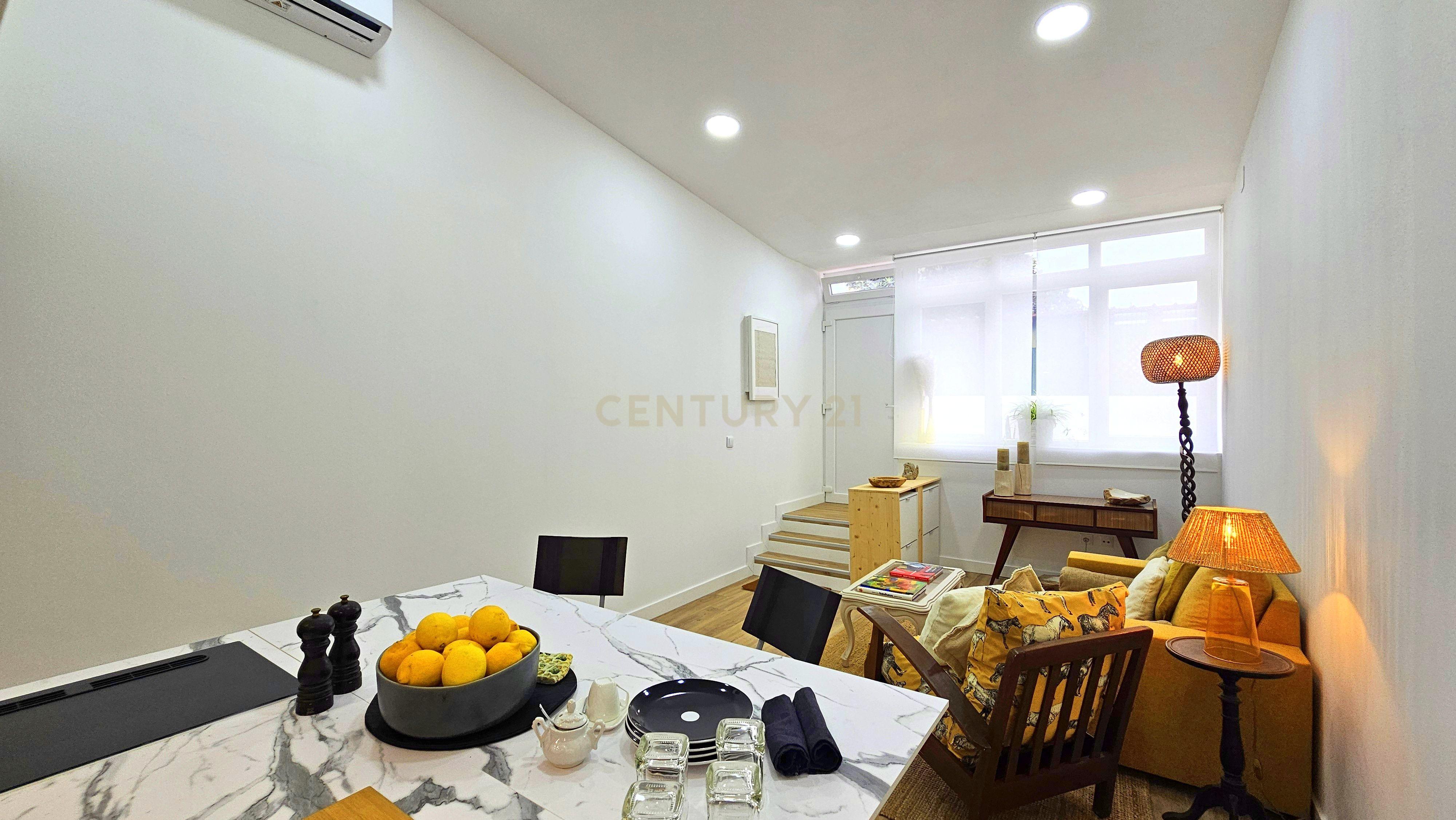Fotografia 3 de Encantadora Moradia Duplex T1 Totalmente Remodelada em Setúbal