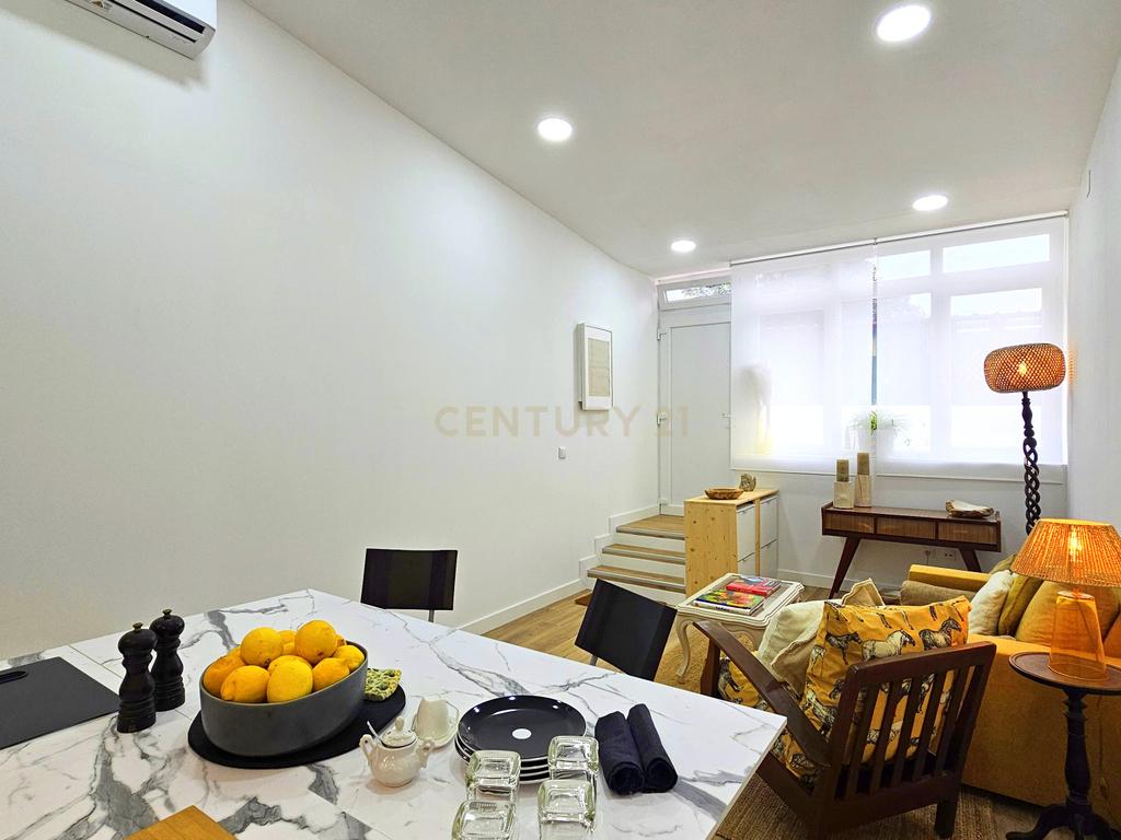 Encantadora Moradia Duplex T1 Totalmente Remodelada em Setúbal - Image 3
