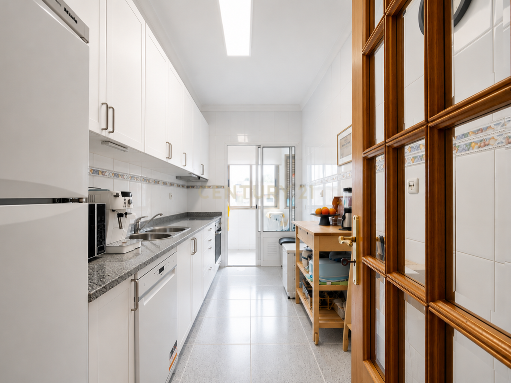 Apartamento T2+1 com Suite, Escritório, Varanda e Garagem | Senhora da Hora - Image 4