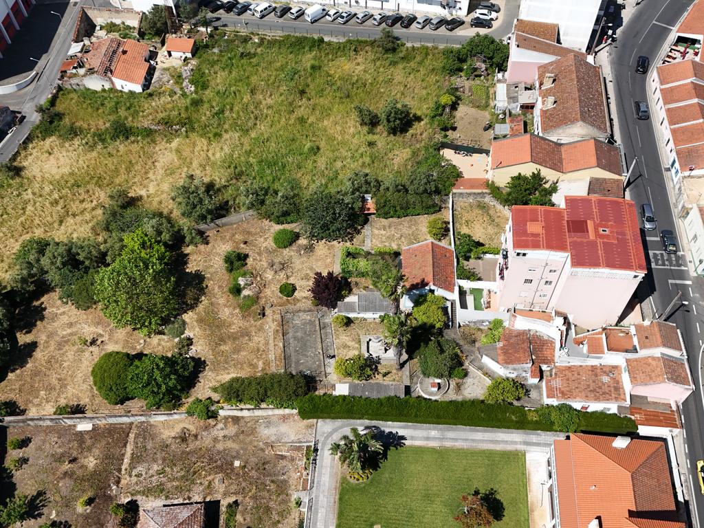 Moradias inseridas em terreno de 2400 m2 - Image 4