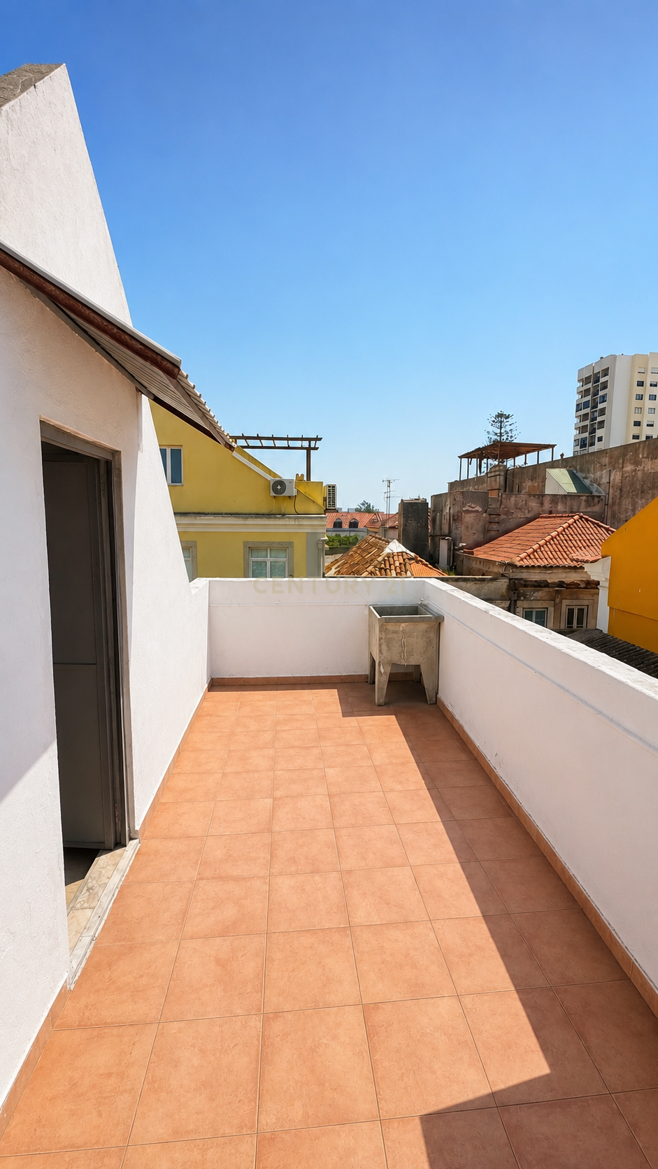 Fotografia 2 de Prédio no Centro Histórico de Setúbal, Loja e 2 Habitações