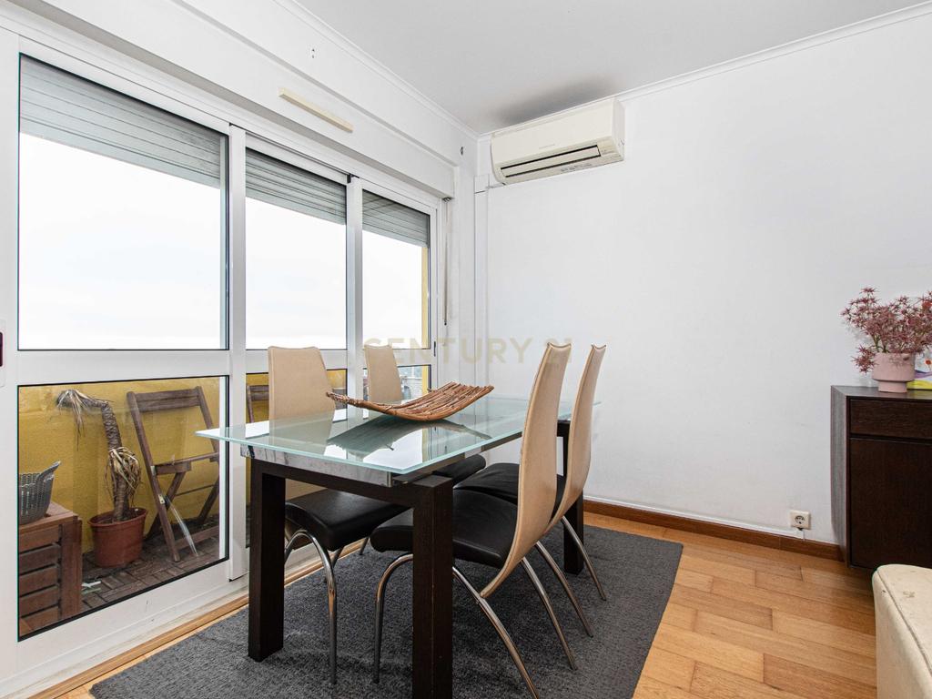 Apartamento T2 com Vista Panorâmica em Lisboa e um lugar de estacionamento na Rua Carlos Botelho - Lisboa  - Image 6