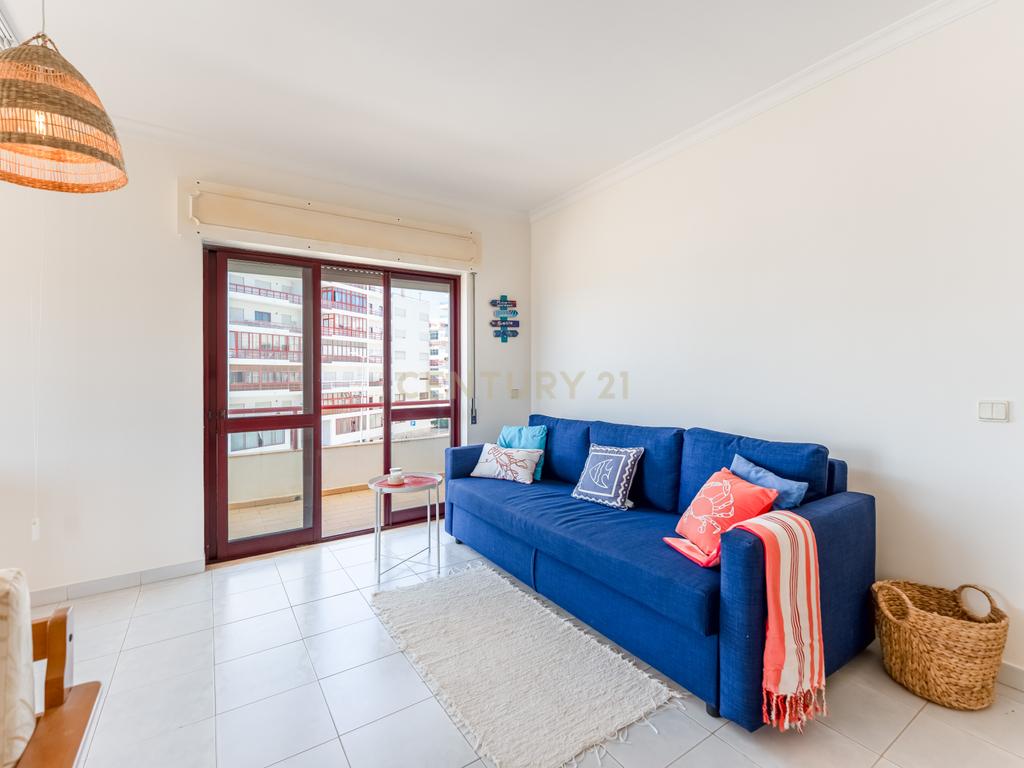 Apartamento T1 em Quarteira com Vista Mar e Perto da Praia - Image 4