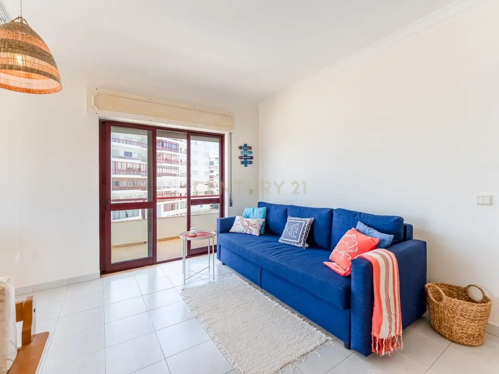 Apartamento T1 em Quarteira com Vista Mar e Perto da Praia - Image 4