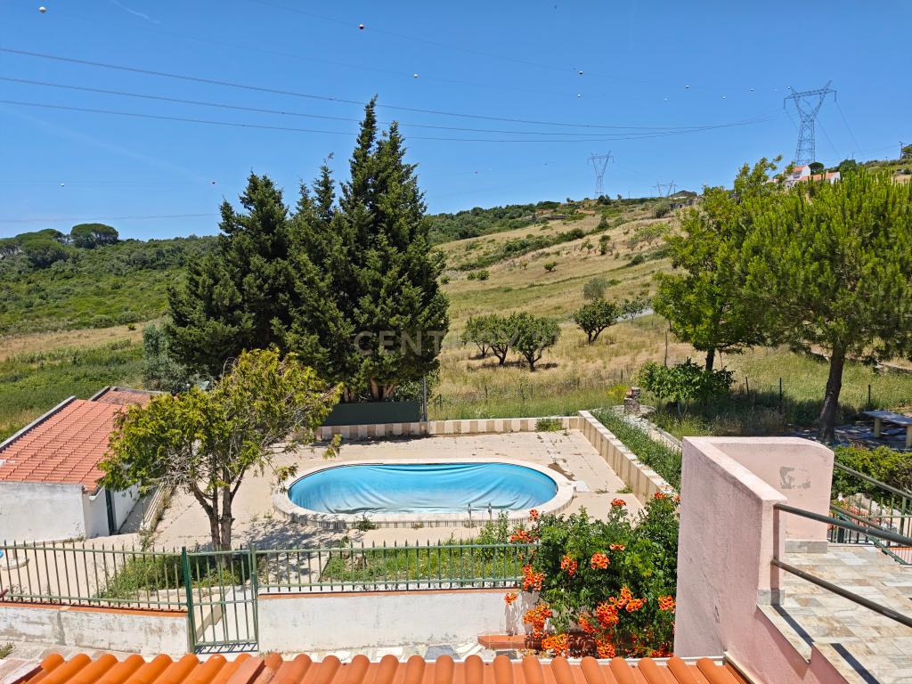 Moradia T4 em Quinta de 1950 com piscina e terra fértil - Image 4