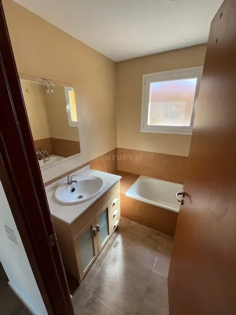 Luxuosa Moradia com Vista para a Montanha em Tarragona - Image 13