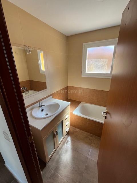 Luxuosa Moradia com Vista para a Montanha em Tarragona - Image 13
