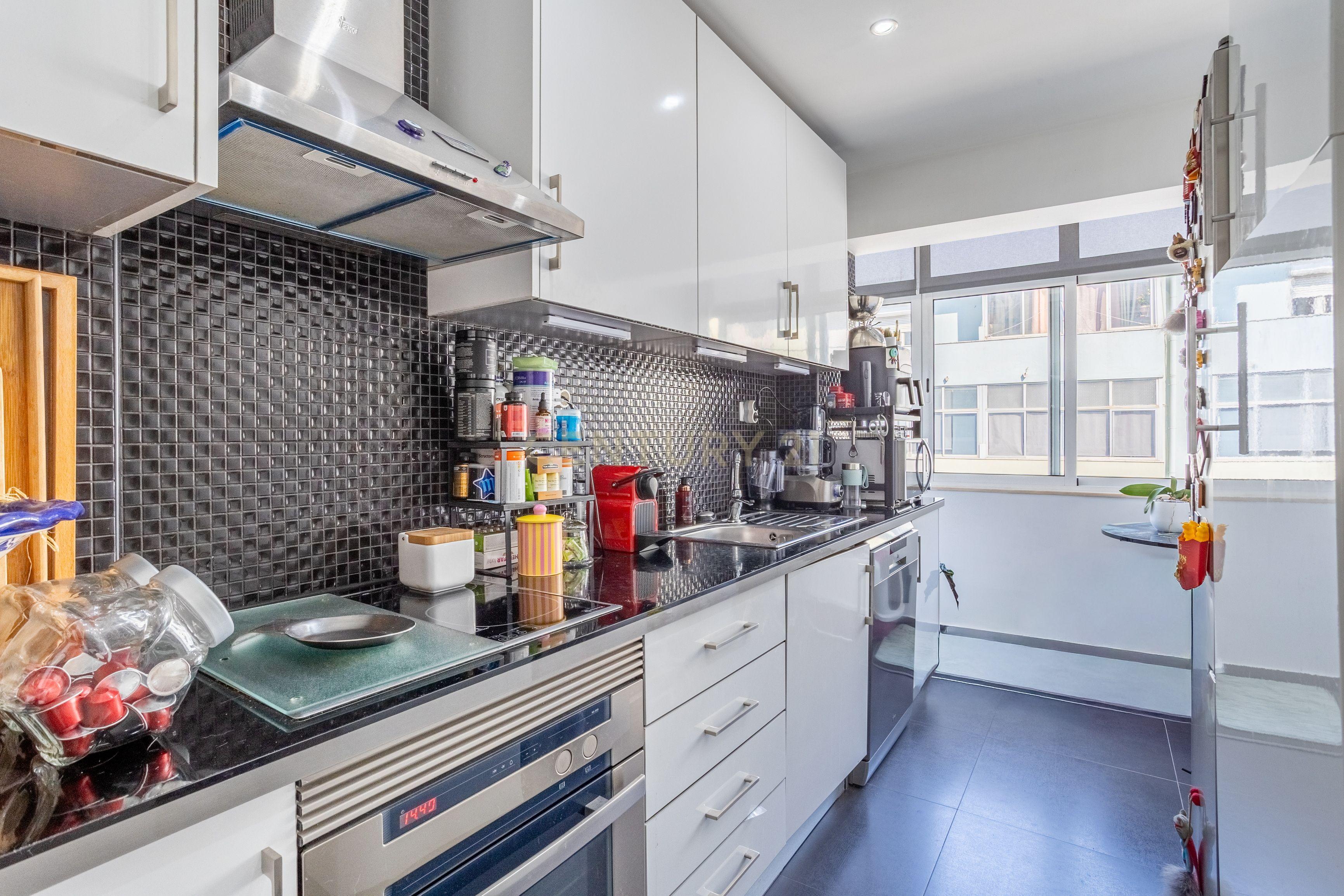 Fotografia 12 de Apartamento T2 Remodelado | Excelente Localização | Odivelas