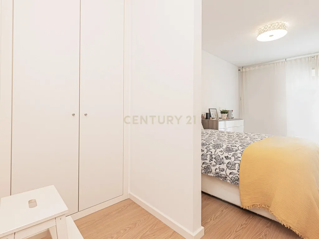LUMINOSO APARTAMENTO T3 - Condomínio EPUL Entrecampos, com área bruta - Image 13
