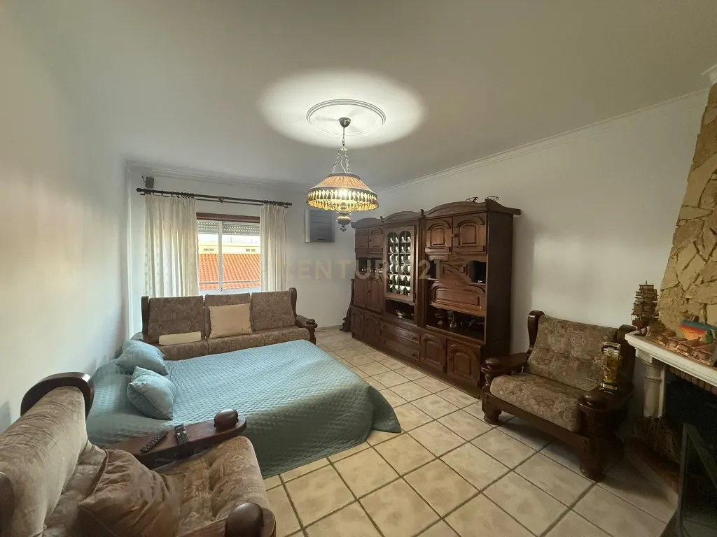 Apartamento T2 com possiblidade de T4, Entroncamento - Image 13