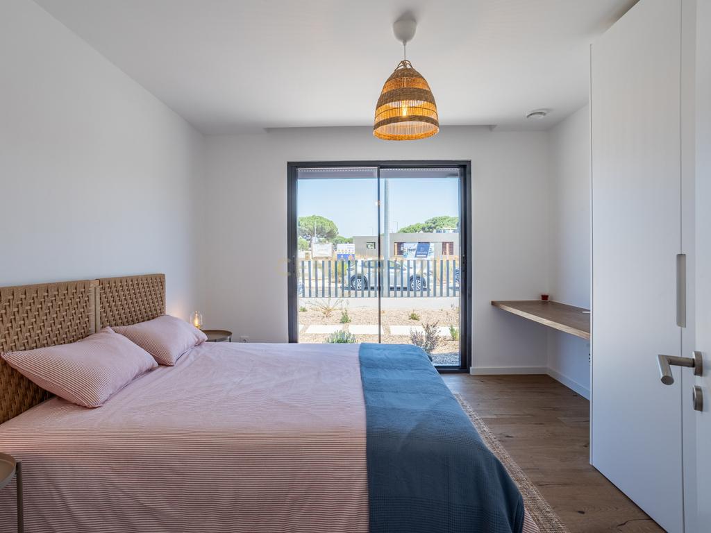 Luxuosa Moradia T4 com Piscina na Lagoa Albufeira, para Arrendamento - Image 16