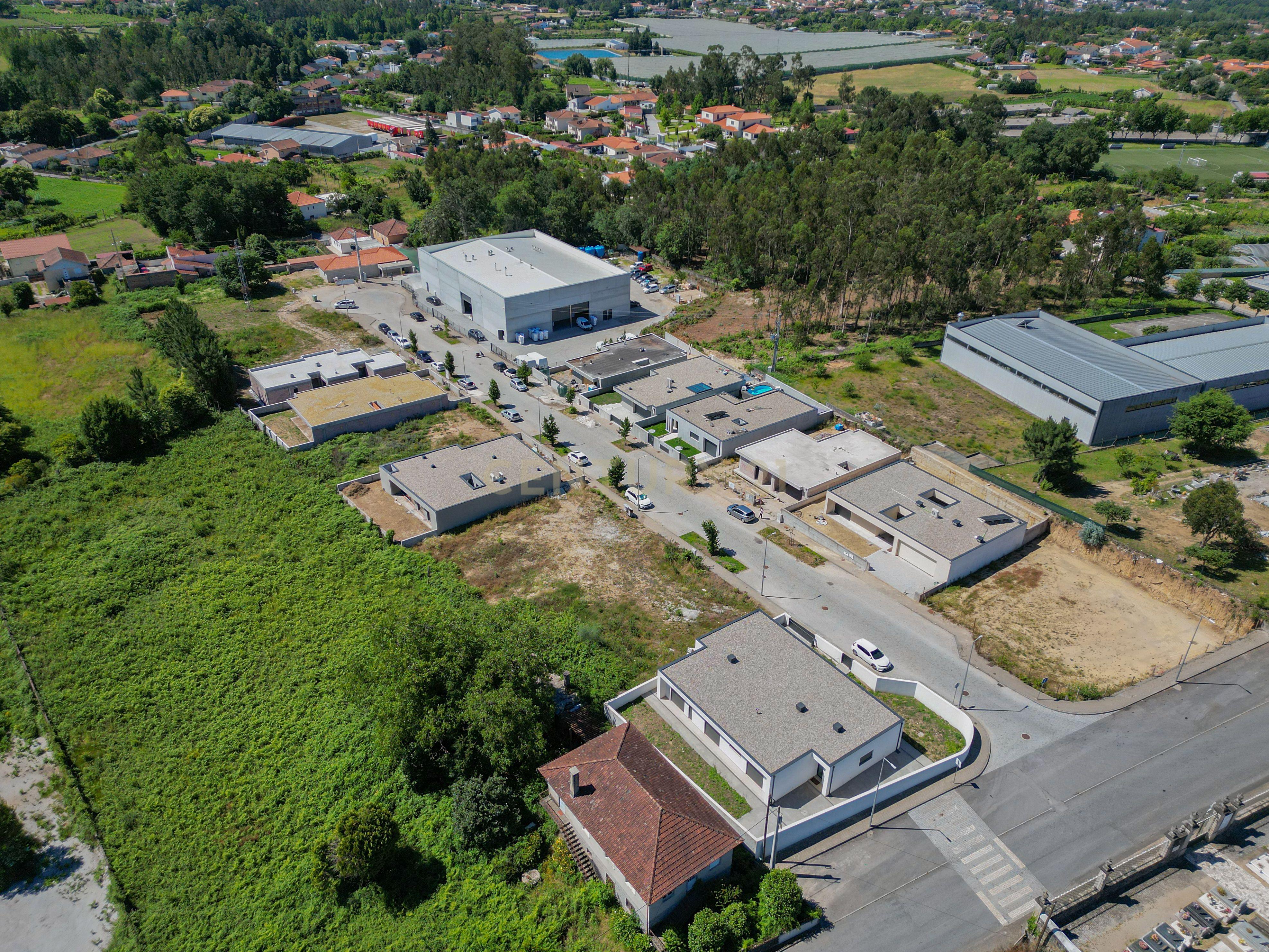 Fotografia 6 de Terreno com Projeto Aprovado em Rendufe, Amares