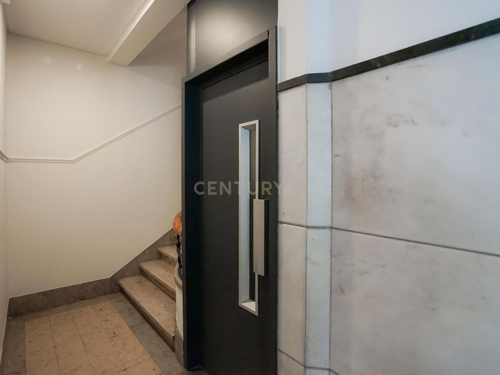 Apartamento T6 Avenida António Augusto de Aguiar - Image 5
