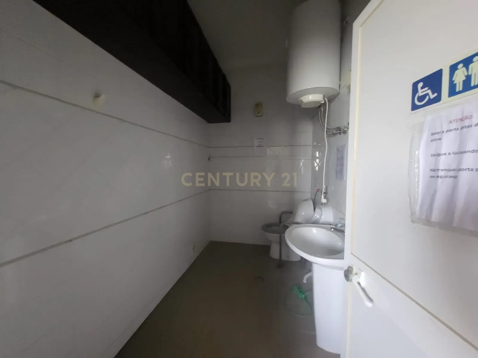 Fotografia 10 de Loja para Arrendamento | 97,60 m² | Baixa da Banheira | 850€/mês