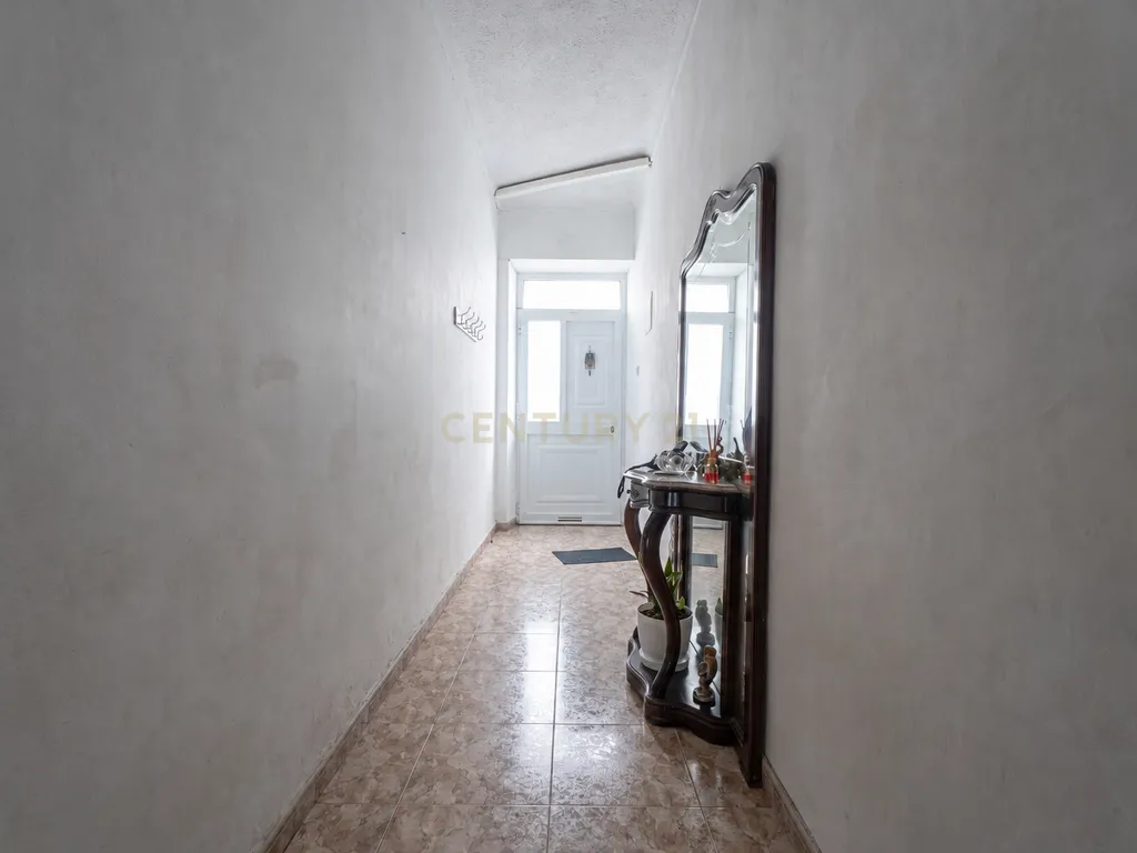 🏡 Moradia T3 + Espaço Comercial 🏪 | Livramento | Ponta Delgada📍 - Image 2