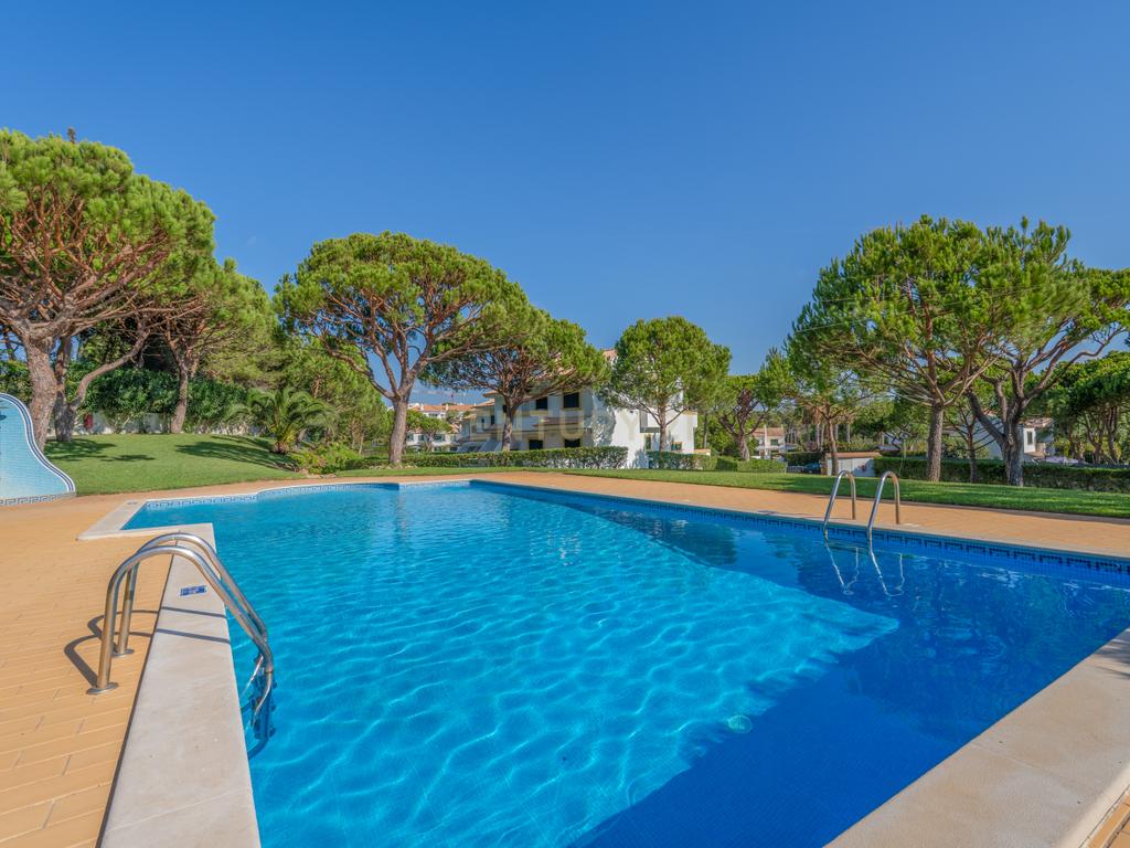 Moradia com Piscina na Praia da Falésia em condomínio privado com grande Jardim. - Image 3