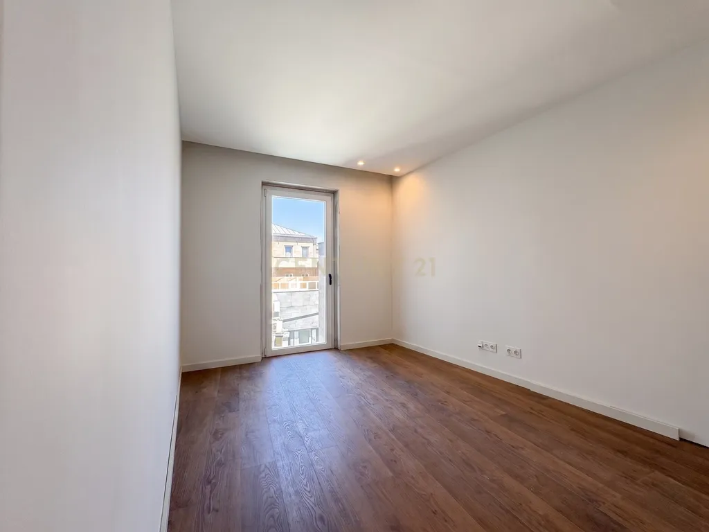 T0 Novo | Localização Exclusiva na Rua Brito Capelo, Matosinhos, Porto - Image 10