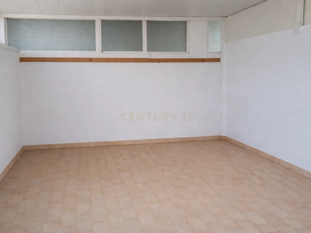T3 com Terraço Privativo no Centro de Faro - Image 19