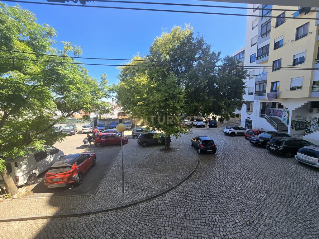 Apartamento  T3 em  Almada  Rua Ramiro Ferrão - Image 11