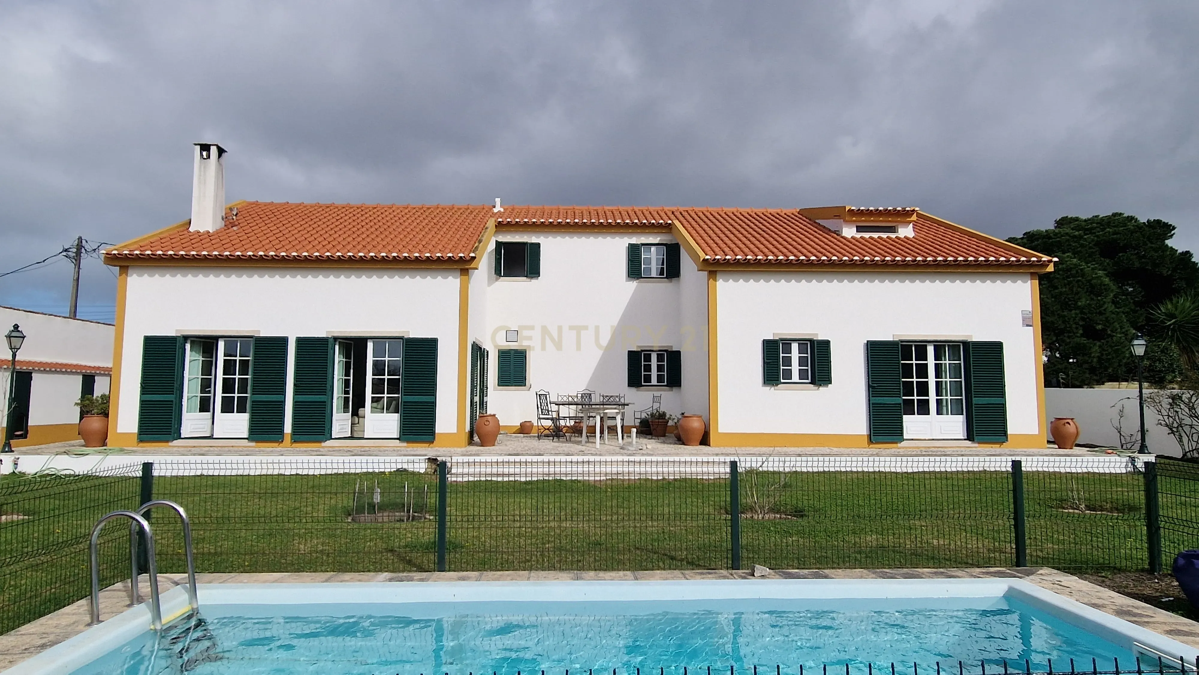 Fotografia 6 de Moradia T4 com piscina, com TERRENO anexo — Praia das Maçãs, Colares