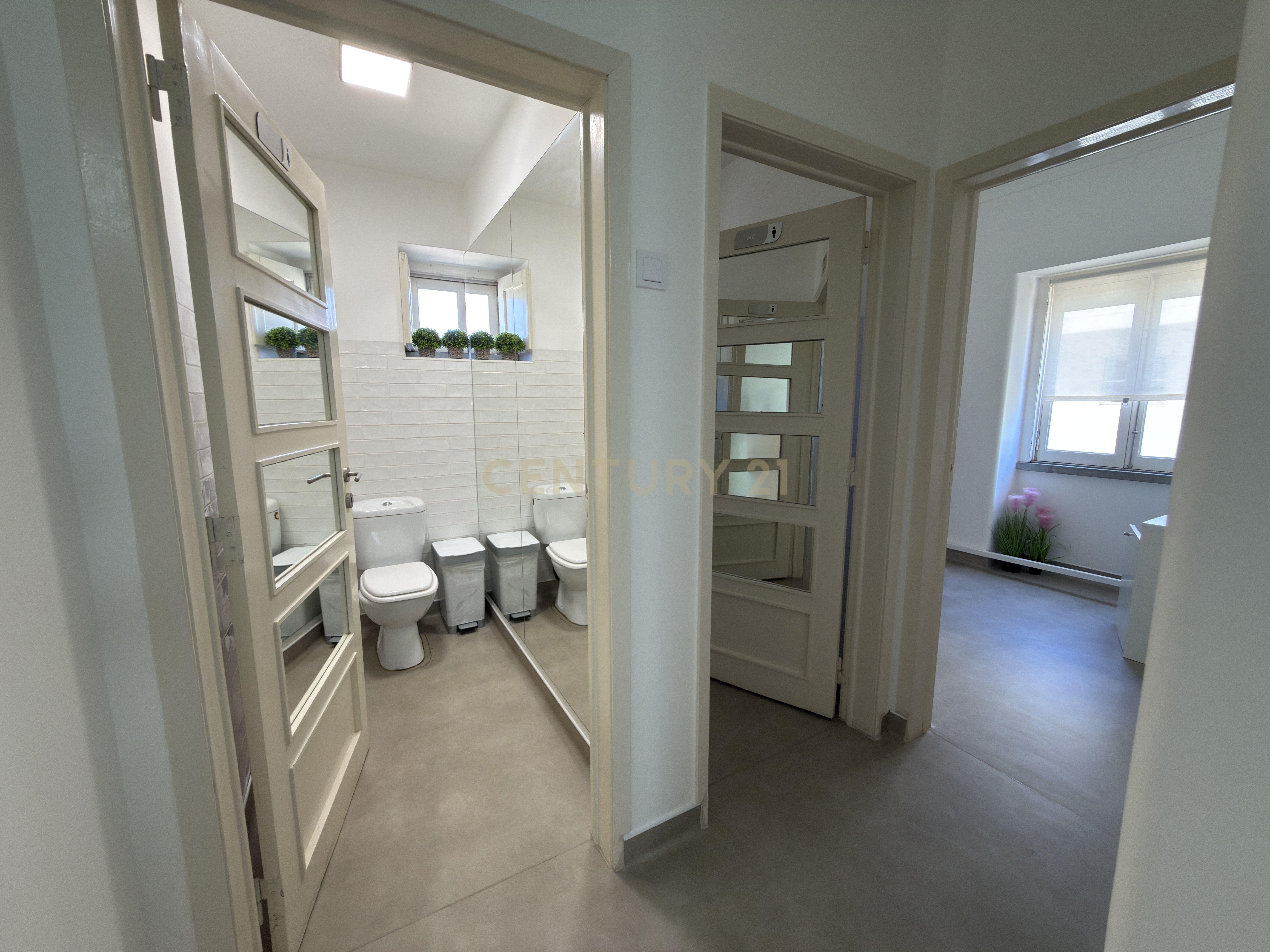 Fotografia 10 de Clinica Dentária para trespasse junto ao centro de Mafra