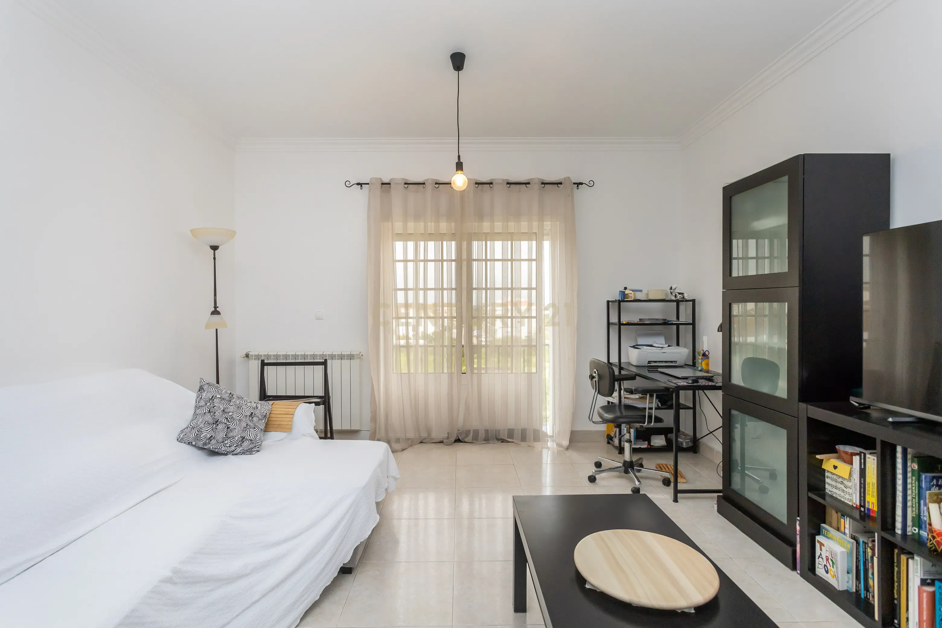 Apartamento T3 com Garagem e Boa Exposição Solar - Pinhal Novo - Image 3