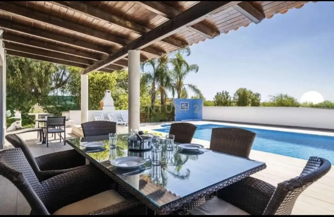 Fotografia 5 de Moderna Moradia T4 com piscina e ginásio no Cerro Azul