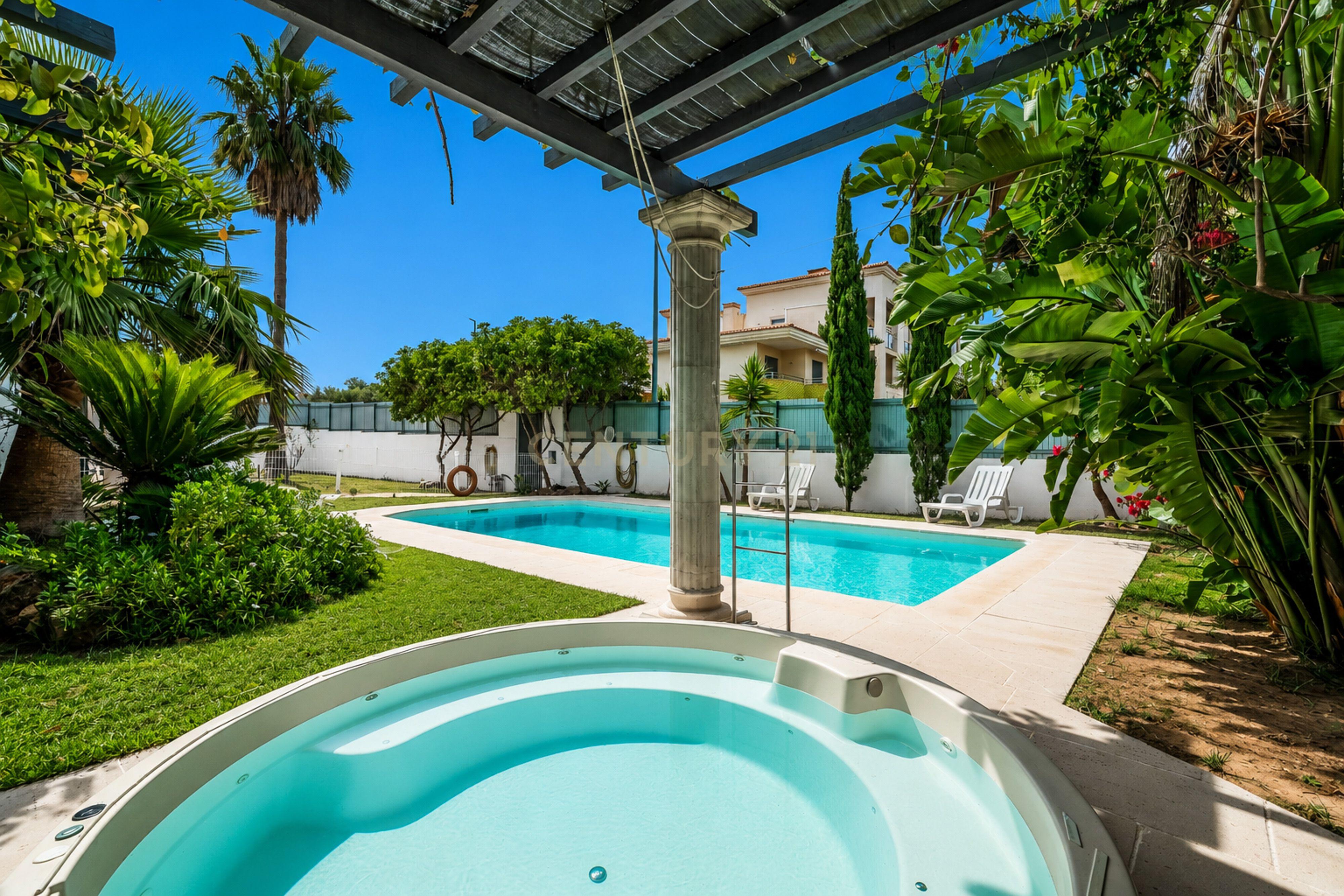 Fotografia 10 de Magnífica Moradia Individual de 300 m2 com Piscina Aquecida e Jacuzzi - Guia Albufeira