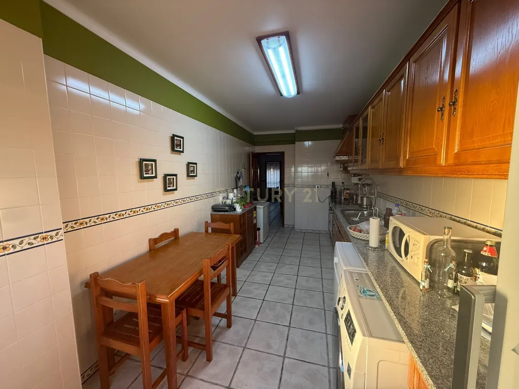 Apartamento T2 com possiblidade de T4, Entroncamento - Image 5