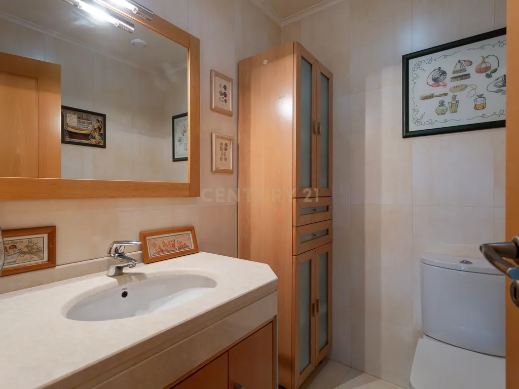 Apartamento T4 Alto de Algés, Terraço, Vista Rio, 6 Lugares de Garagem - Image 10