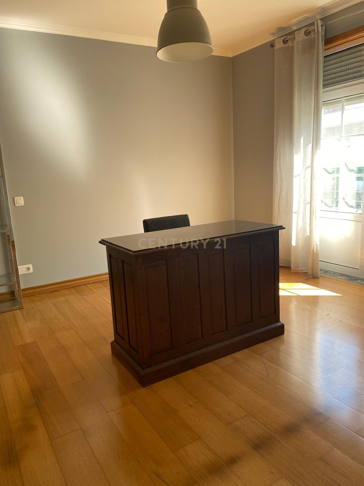 Fotografia 9 de Espaço, Elegância e Localização Privilegiada – Andar de Moradia T5 no Bonfim