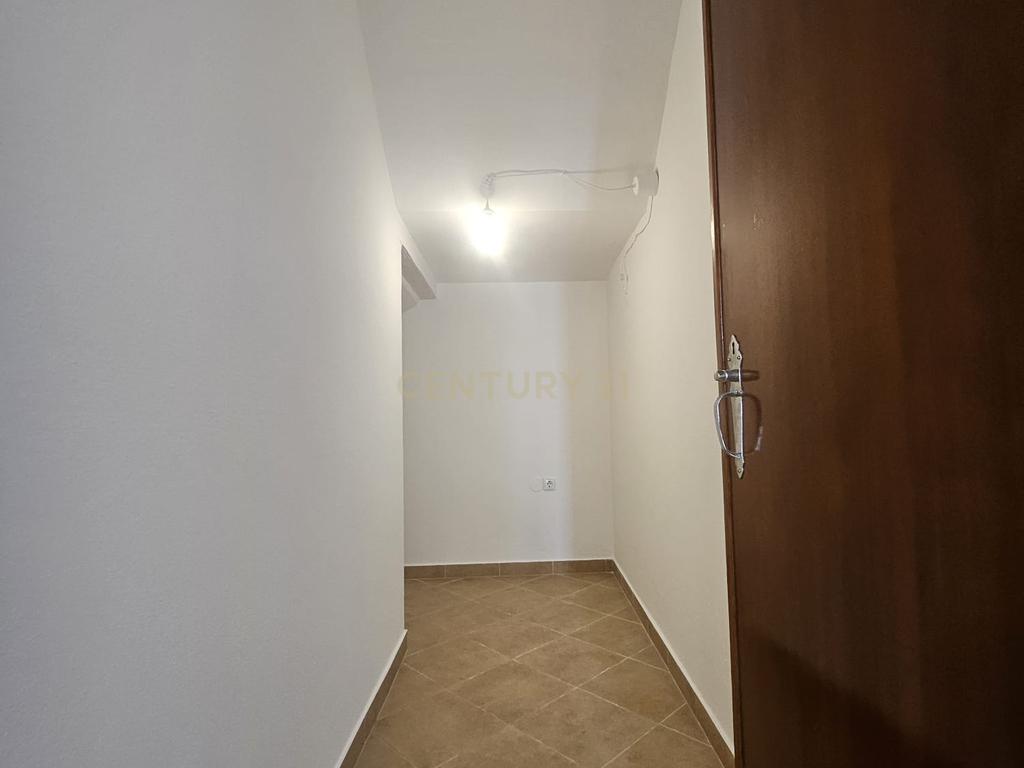 Moradia Bifamiliar T4 com Quintal e Garagem no Bairro das Nogueiras, Évora - Image 23