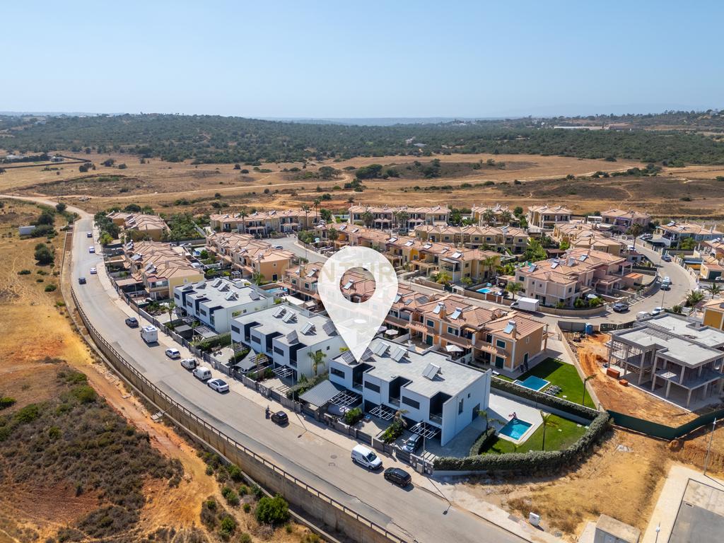 Moradia T3  + 1 Moderna com Piscina e Acabamentos de Luxo – Algoz  - Image 36