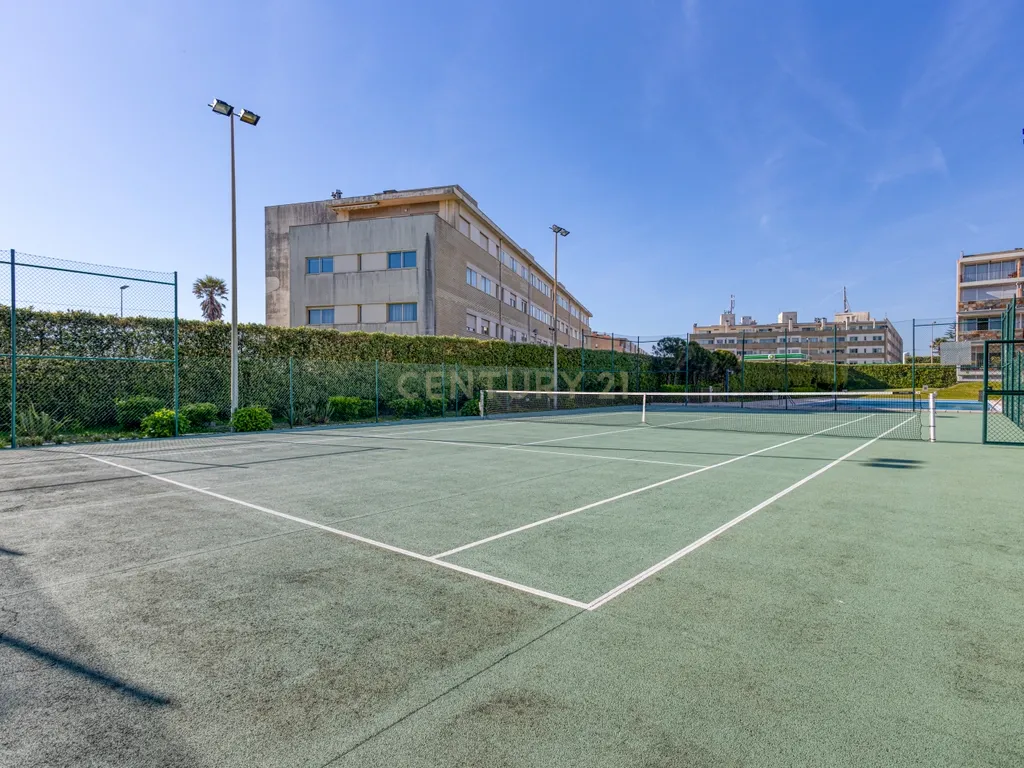 Apartamento T2+1 Duplex em condomínio fechado a 600m da praia - Image 25