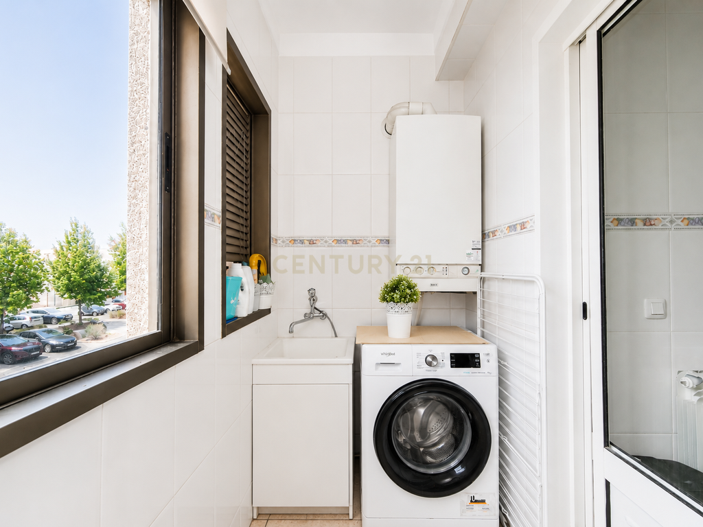 Apartamento T2+1 com Suite, Escritório, Varanda e Garagem | Senhora da Hora - Image 10
