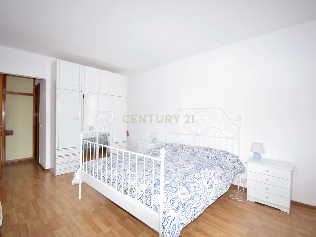 Apartamento T1 com Vista Mar em Carcavelos - Image 5