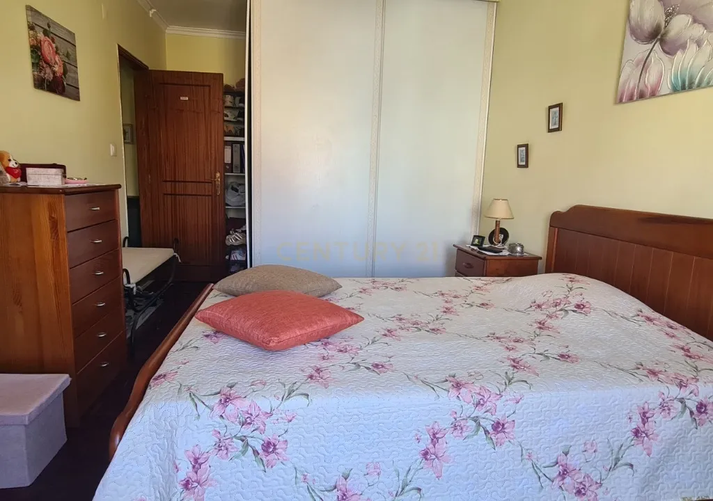 T3 Espaçoso em Excelente Localização- Quinta do Conde - Image 4