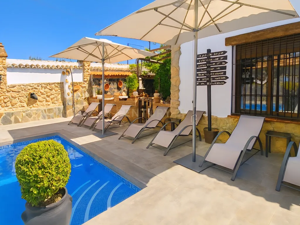 Exclusiva Propriedade Boutique com 3 Apartamentos Independentes, Piscina e Jardim Privado perto de Ronda – Elevada Rentabilidade Turística - Image 8