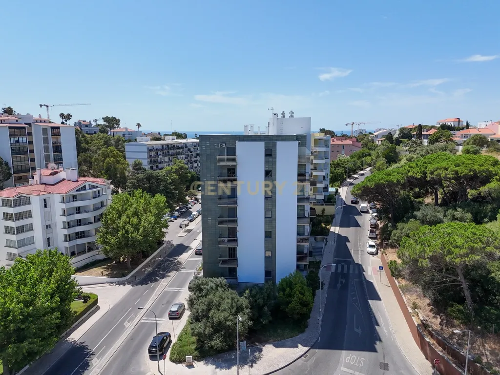 Elegante Apartamento T3 no Estoril com Box Fechada para 3 carros a poucos metros da praia - Image 18