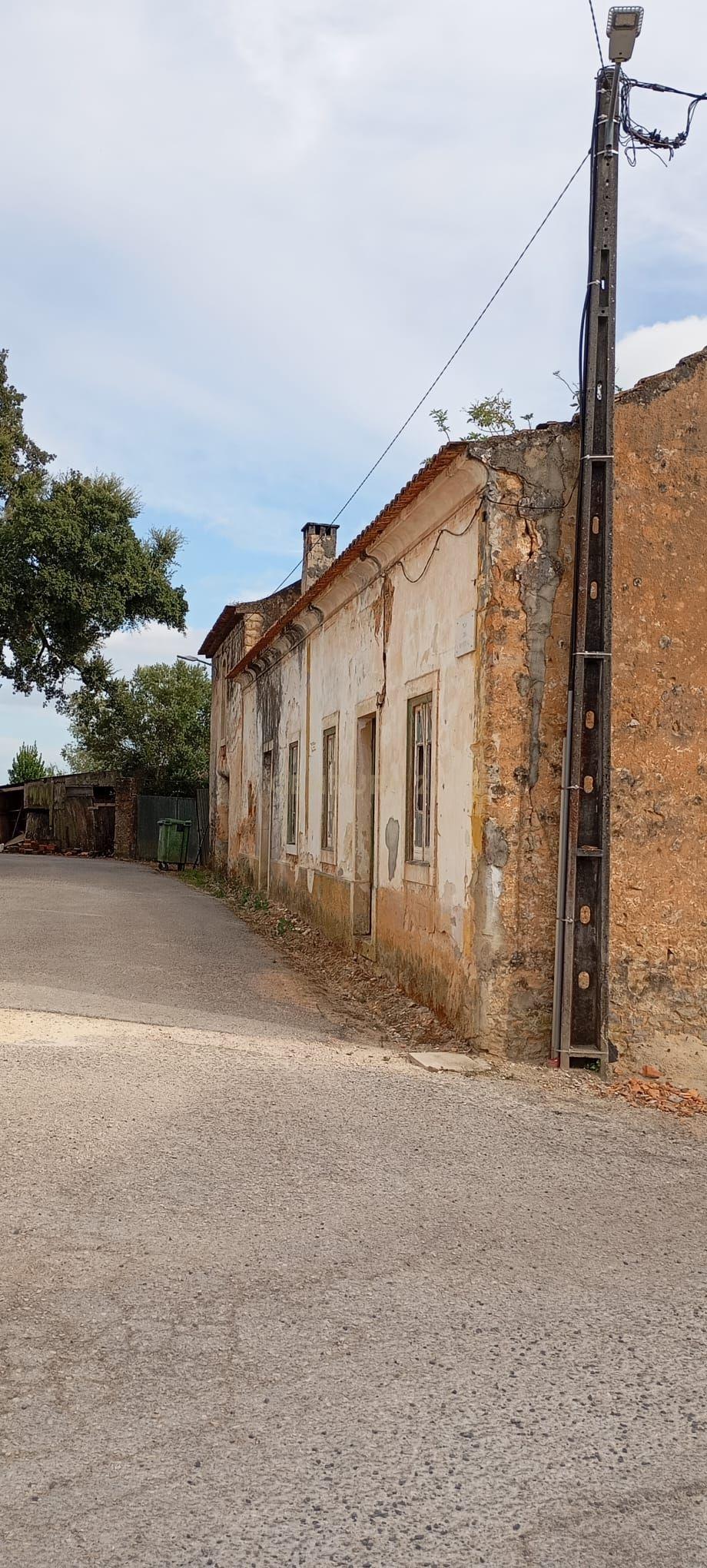 Fotografia 3 de Moradia T7 com Grande Potencial de Reabilitação – Rio Maior