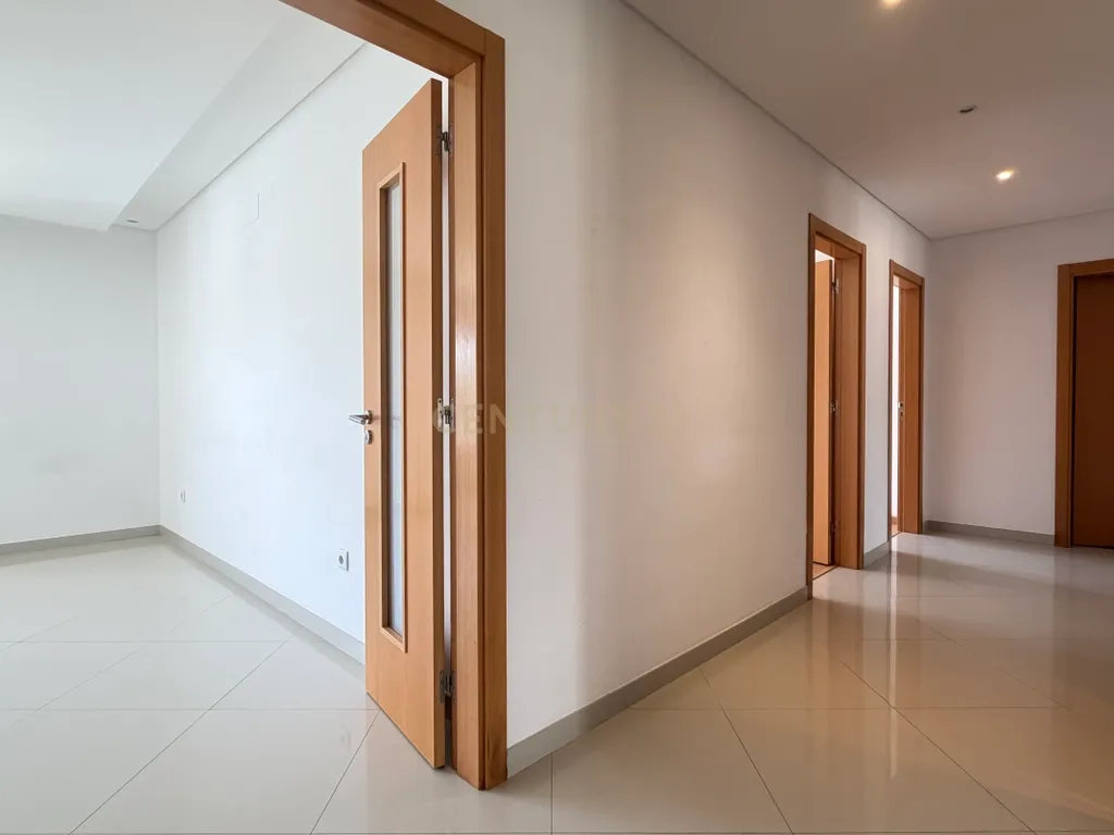 Apartamento T4 com Arrecadação, na Cascalheira, Pinhal Novo - Image 9