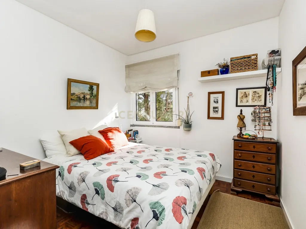 T5 Alfragide com Varanda - Image 11