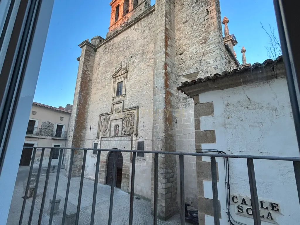 Edifício exclusivo com grande potencial numa das melhores zonas de Trujillo - Image 30
