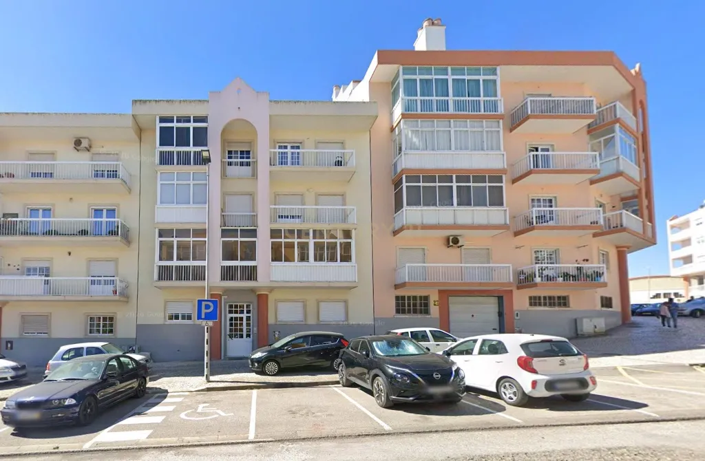 Apartamento T2 com Duas Varandas na Quinta do Álamo, Seixal - Image 9