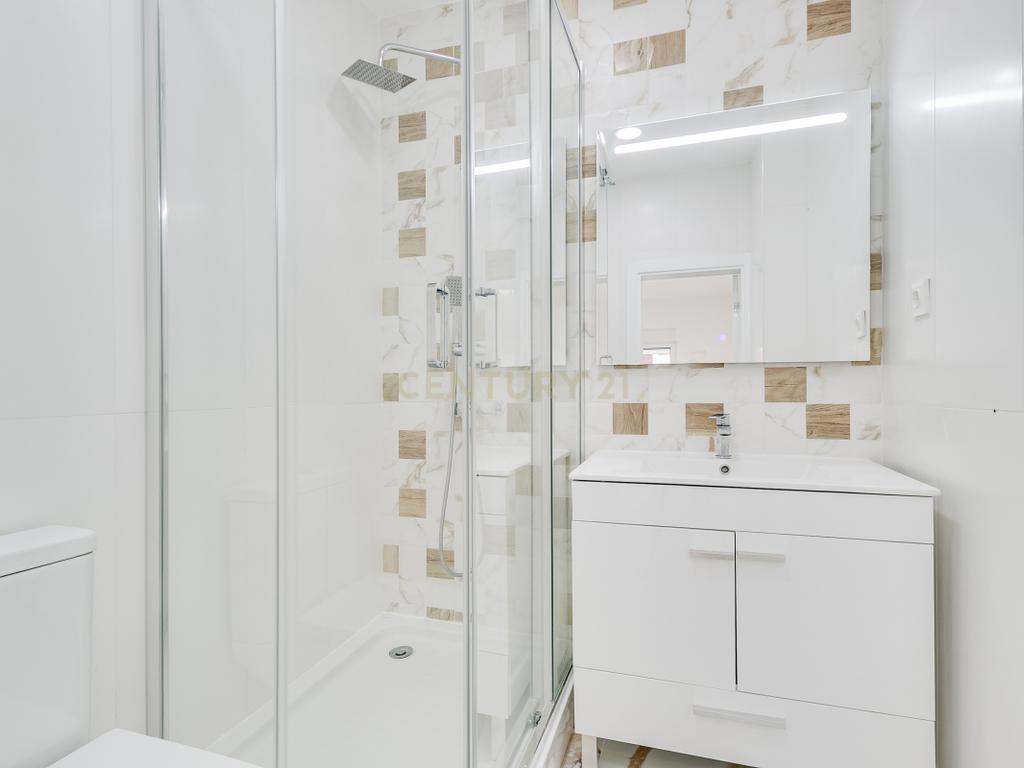 Apartamento T2 Remodelado na Prestigiada Avenida Jaime Cortesão em Setúbal – Próximo da Zona Ribeirinha - Image 10