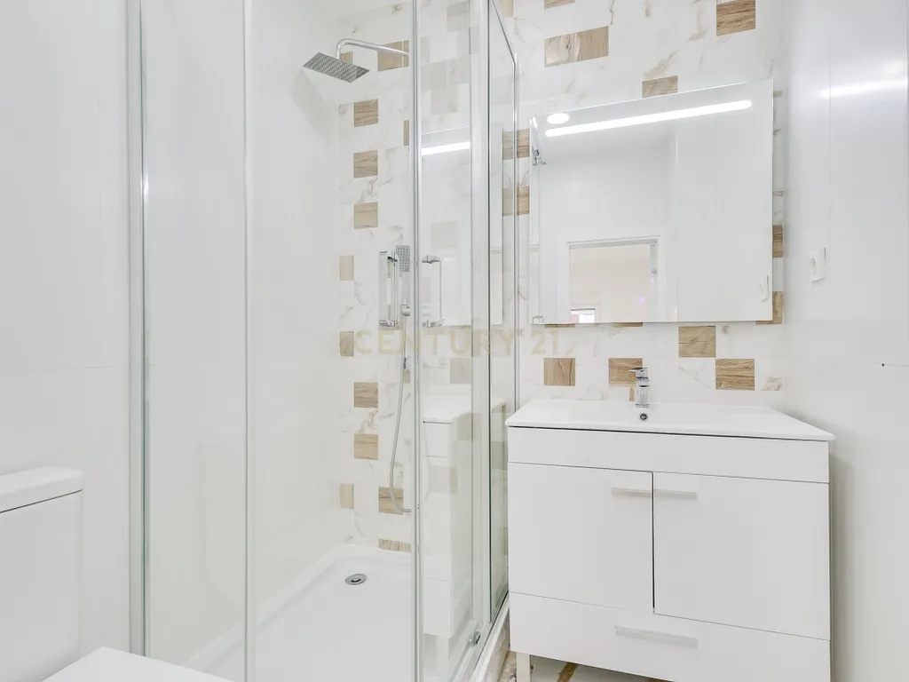 Apartamento T2 Remodelado na Prestigiada Avenida Jaime Cortesão em Setúbal – Próximo da Zona Ribeirinha - Image 10
