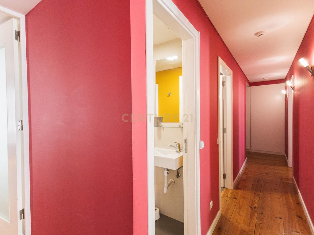 T4 Renovado no Coração da Quebra Costas – Coimbra - Image 29