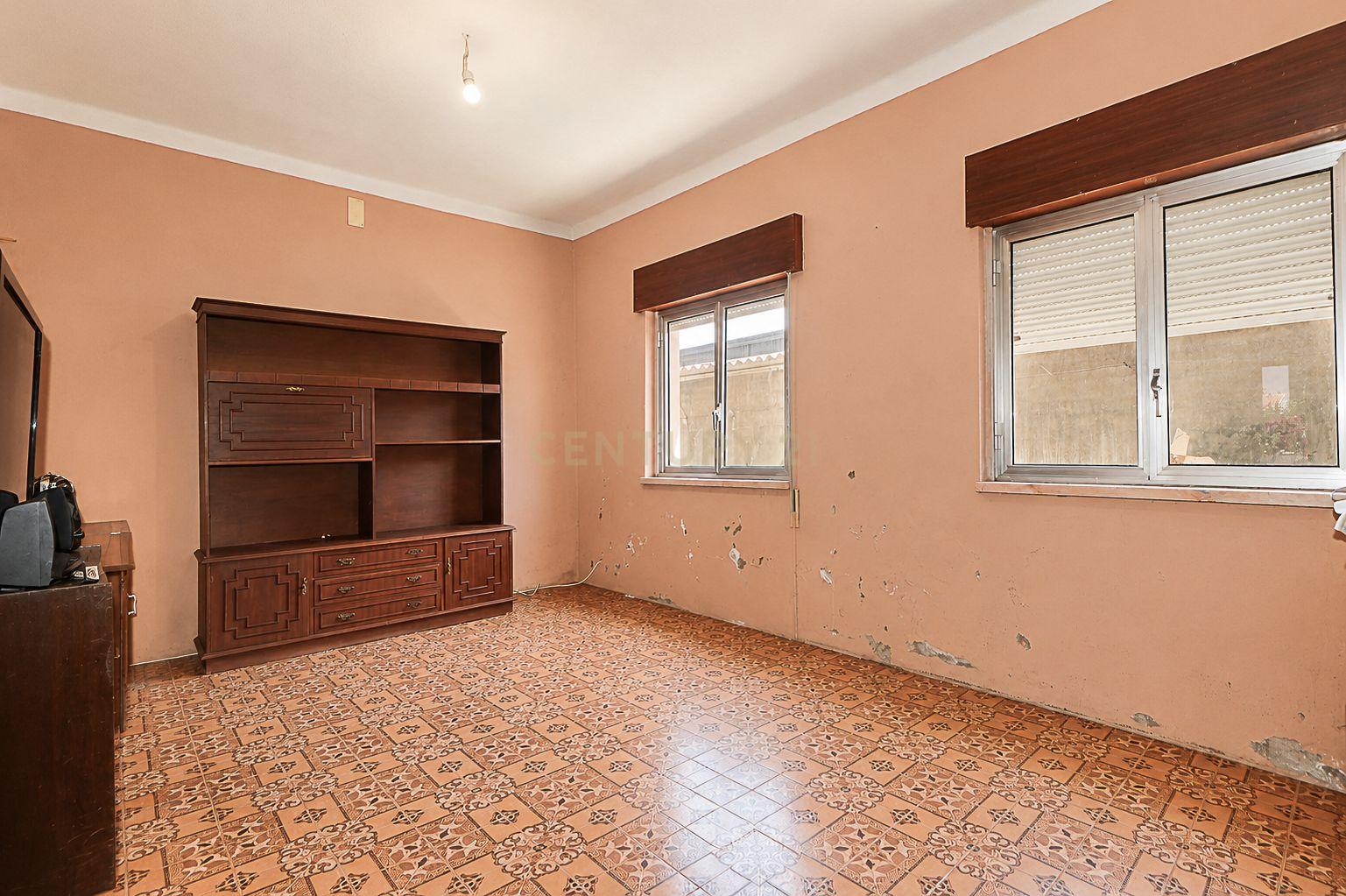 Fotografia 8 de Moradia para Remodelação com 1.332 m² de Terreno – Potencial para Destaque e Construção de 2 a 3 Moradias