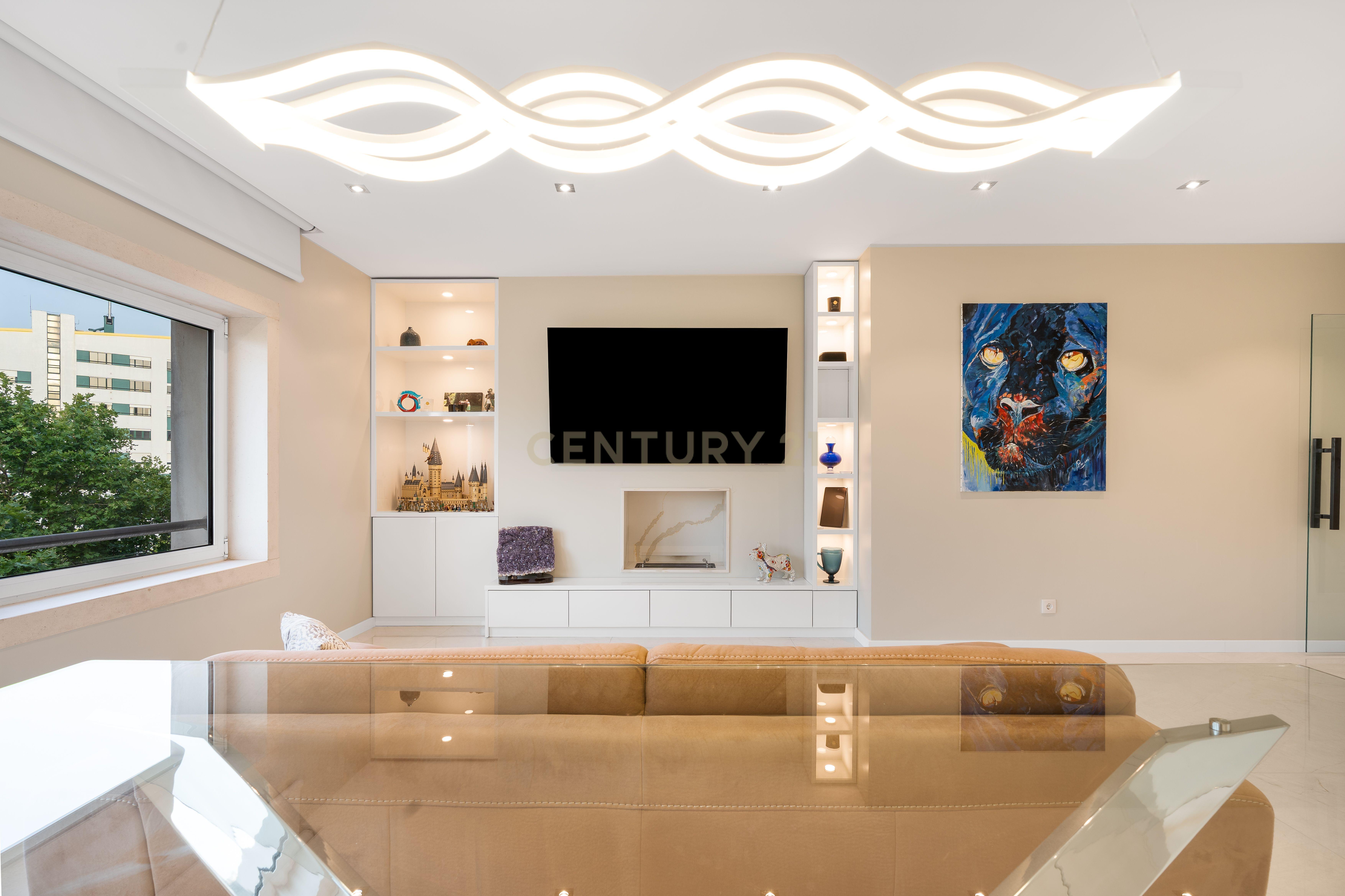 Fotografia 8 de Exclusivo Apartamento T4 com Renovação de Charme