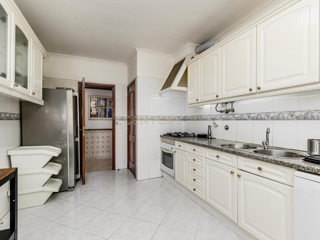 UMA CASA DE SONHO - T4 em Queluz - Image 16